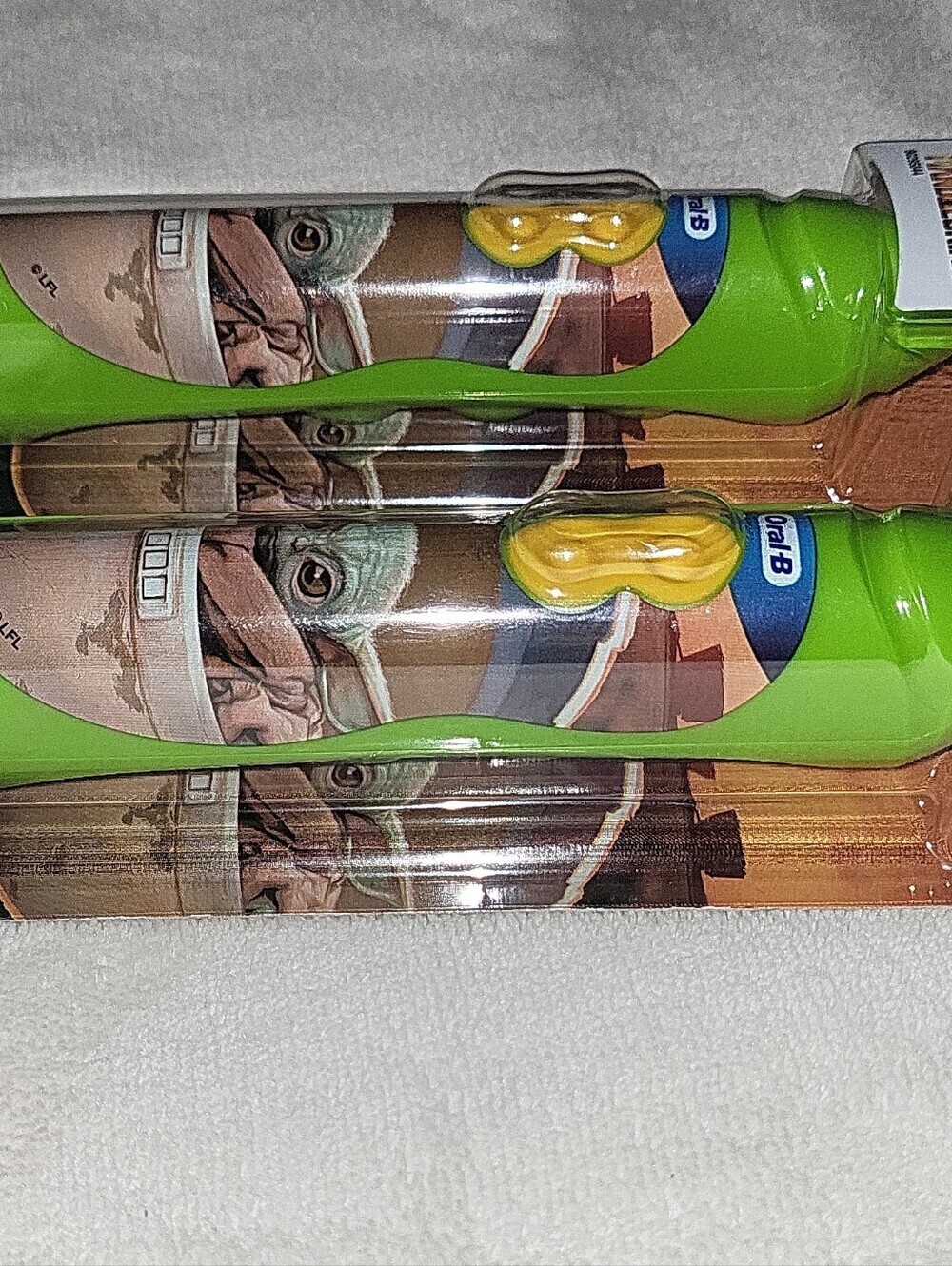 Star Wars The Mandalorian Kids Battery Toothbrush - Green - Picture 5 of 8